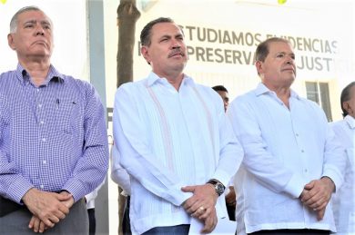 700