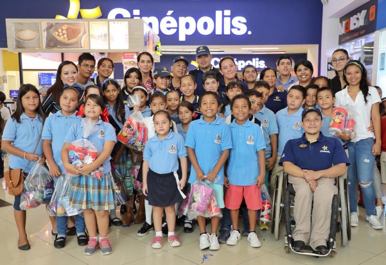 DIF LLEVA NIÑOS CINEPOLIS (2)
