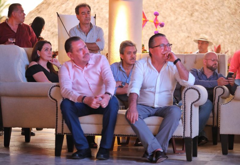 TRAVEL BLOGGERS (7)