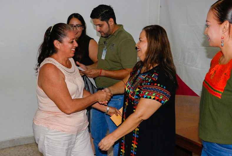 COMUNICADO 1050-DIF-Entrega de apoyos UAVIFAM (4)