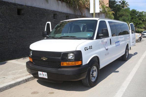 FOTO NOTA-IVC-Entrega de vehículo (2)