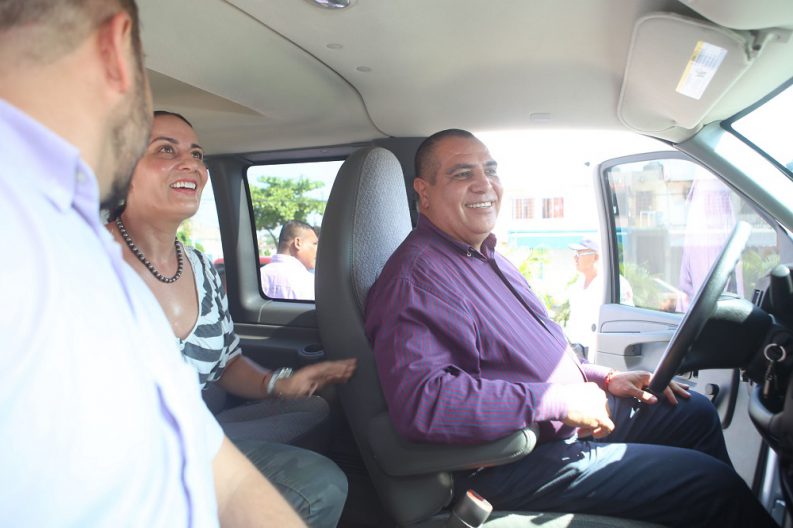 FOTO NOTA-IVC-Entrega de vehículo (5)