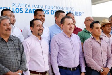 PLATICA EN LOS ZAPATOS DE LA MUJER (6)