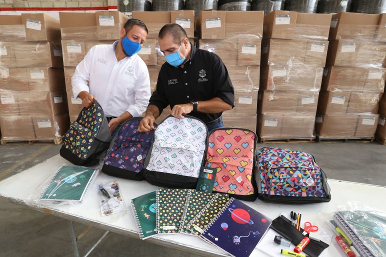 COMUNICADO 1486-Preparativos entrega útiles con mochila (5)